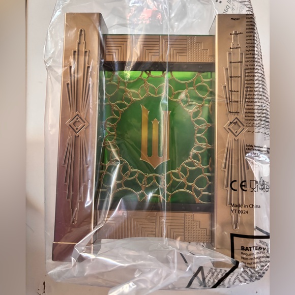 WICKED Movie Lantern Popcorn Bucket NEW - Picture 4 of 7